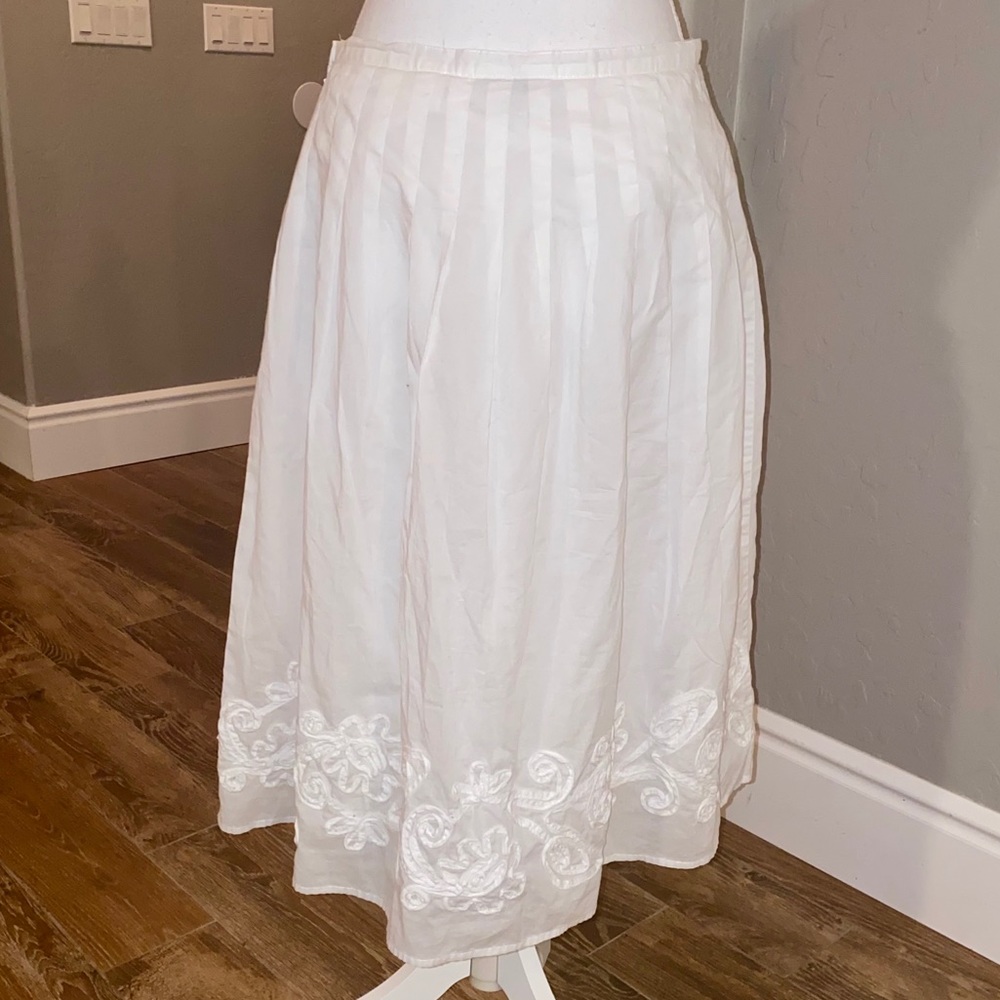 Charter Club White Embroidered Skirt Size 8